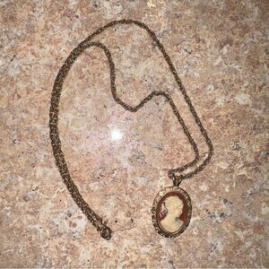 📌SOLD📌 No Brand | Gold Tone Cameo Necklace